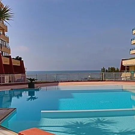 Climatise Avec Vue Et Piscine 아파트 세테