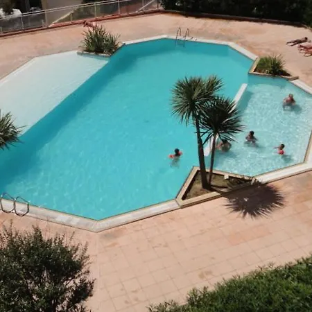 Climatise Avec Vue Et Piscine