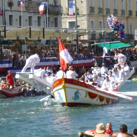 아파트 Climatise Avec Vue Et Piscine 세테