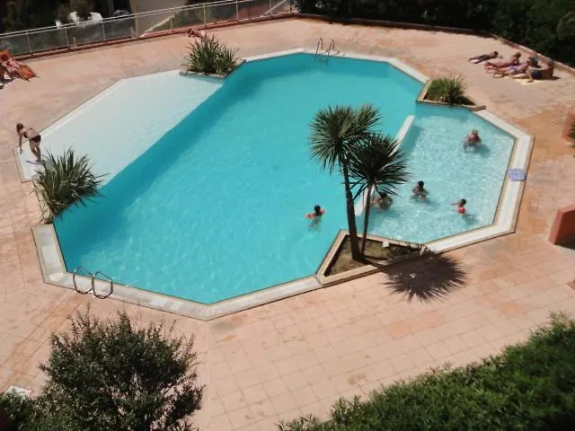 Climatise Avec Vue Et Piscine